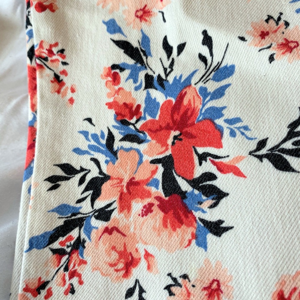 Floral White Pants 🌞🌸🌞